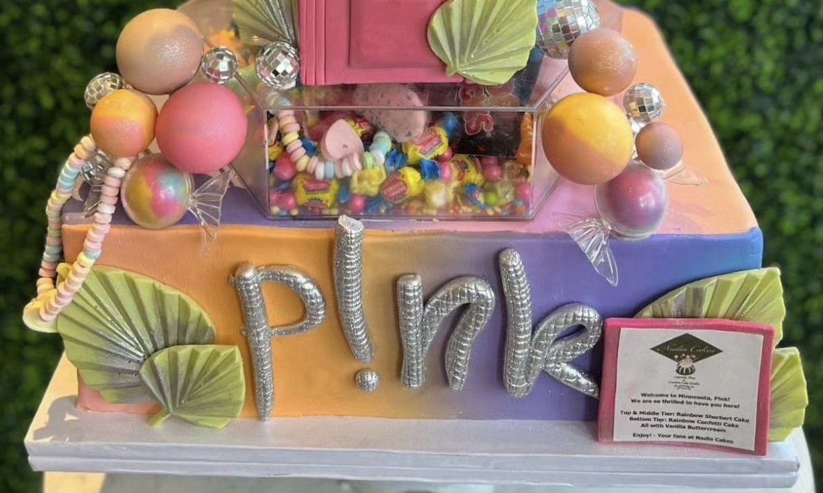 Twin Cities bakery made a custom cake for Pink ahead of Target Field show -  Bring Me The News