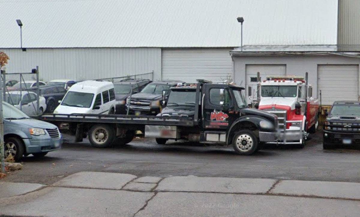 Staff at Minneapolis towing company finds 3 kids inside towed car - Bring  Me The News