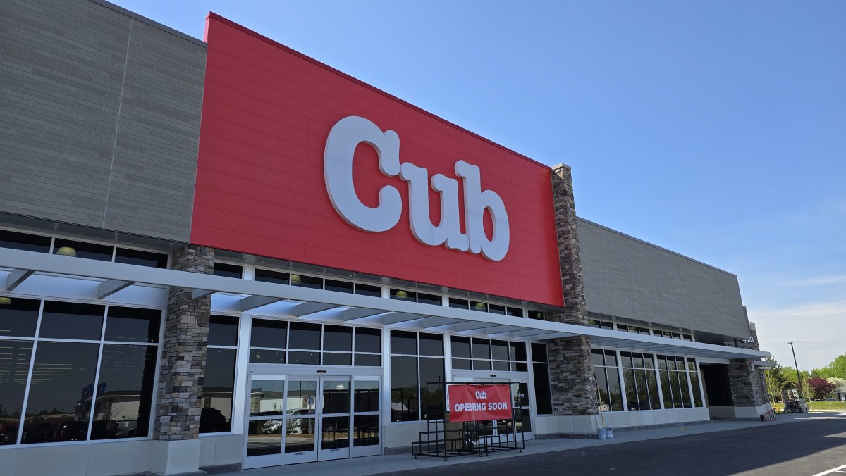 Exterior shot of the new Cub Foods.